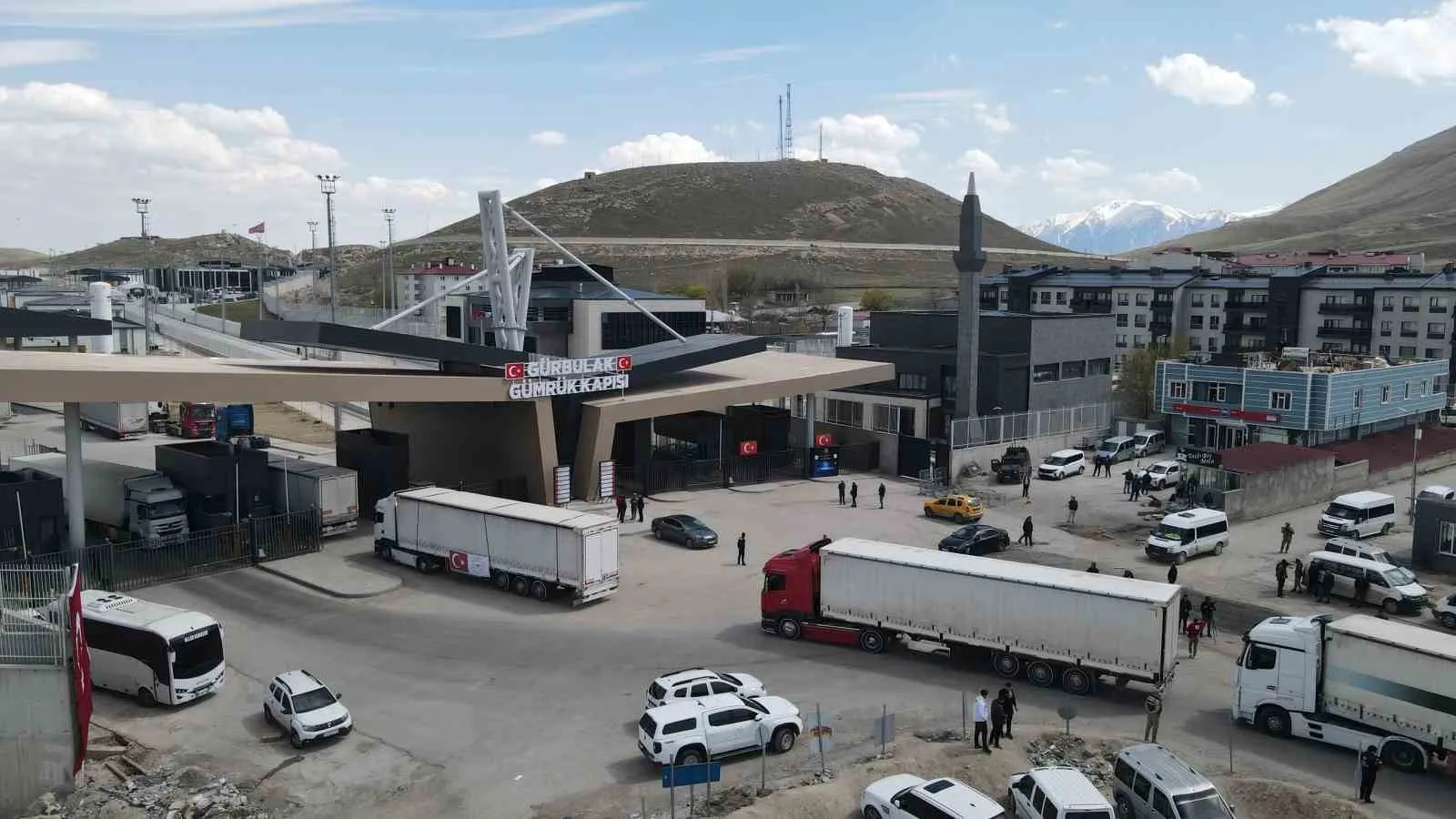 Türkiye’den İran’a Şifa Köprüsü: 6 Tır Yardım Gürbulak’ta!