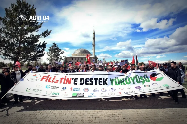 AİÇÜ’de Filistin İçin Tek Ses Yürüyüşü