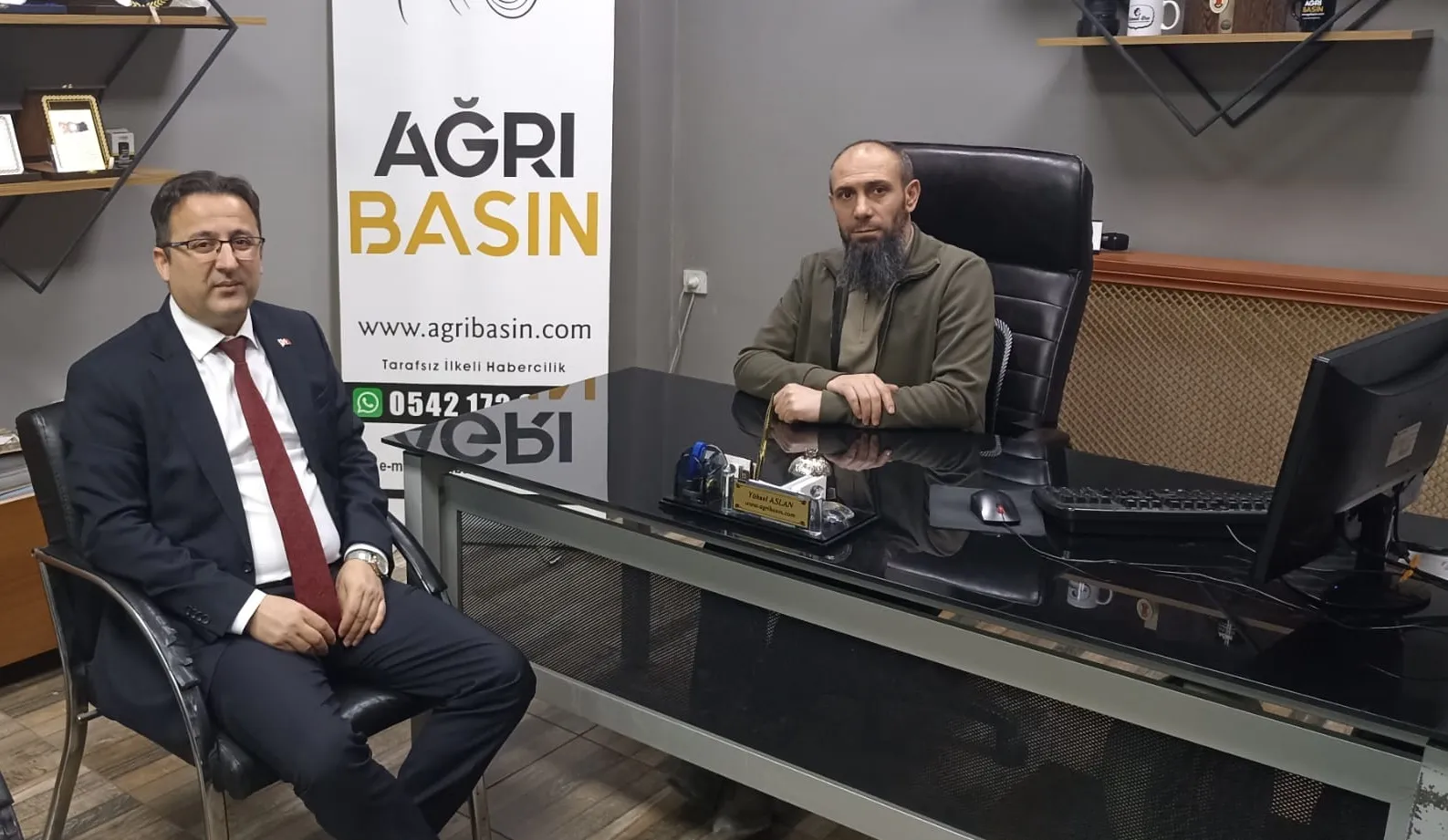 Ağrı Defterdarı Mustafa Yılmaz Şimşek’ten Gazeteci Yüksel Aslan’a Ziyaret