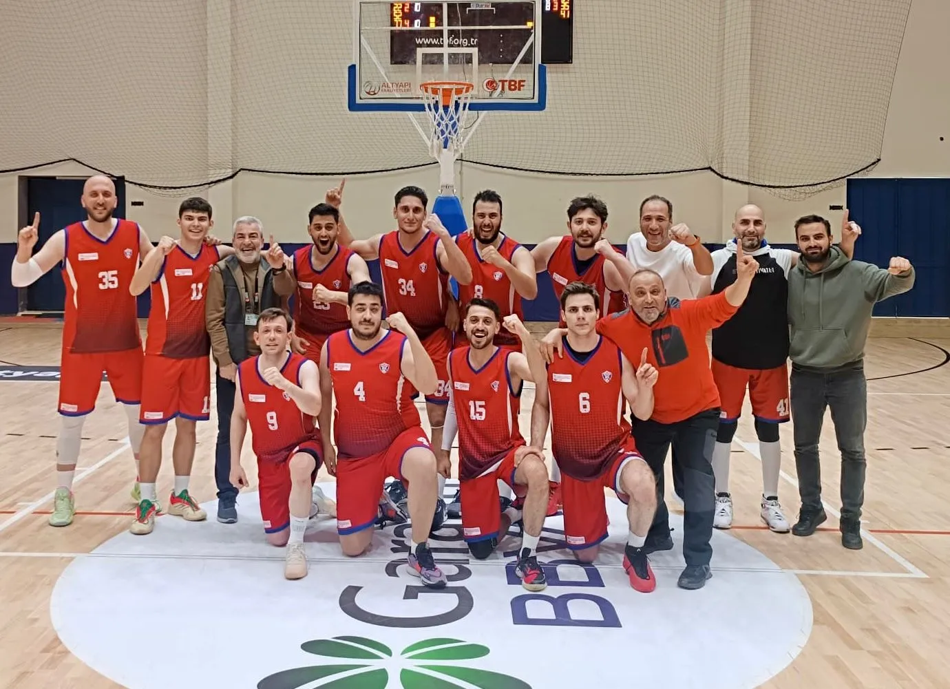 Ağrı basketbolda liderliği garantiledi