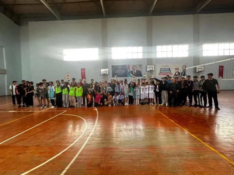 Patnos’ta 19 Mayıs Coşkusu: Genç Atletler Geleceğe Koştu