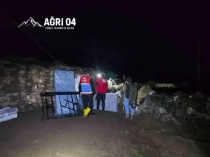 Gecenin Karanlığında Şefkat Eli: Sel Bölgesine Acil Yardım