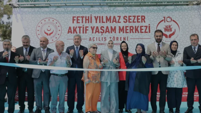 Bakan Göktaş Eskişehirde Yaşlı Aktif Yaşam Merkezini Açtı