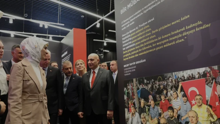Bakan Göktaş VakıfBank 15 Temmuz Sergisinin Açılışını Yaptı