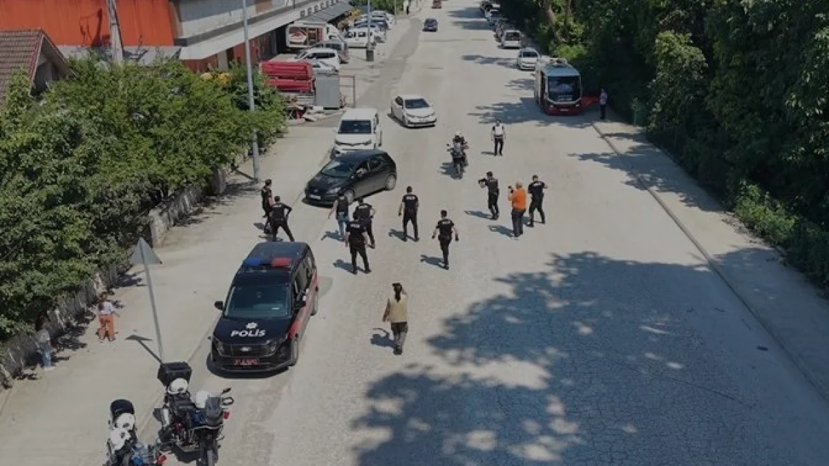 Düzce’de Polis Ekiplerinden Tatbikatta Korkan Çocuklara Şefkat