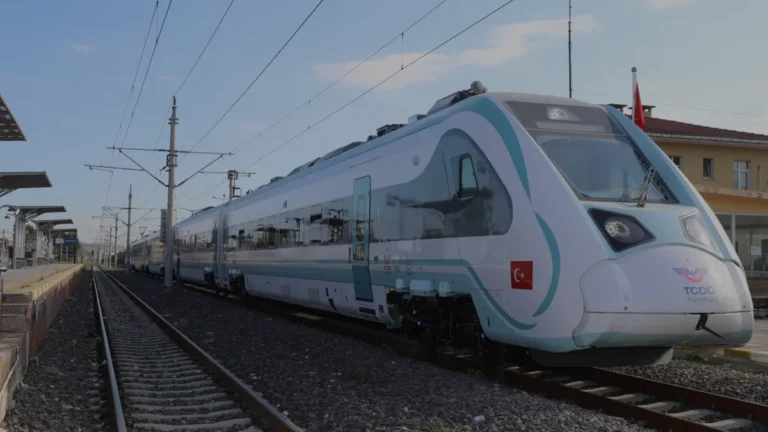 Milli Elektrikli Trenler Uzunköprü Halkalı Hattında Seferlere Başlıyor
