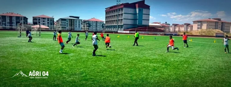 Ağrı’da AGÂH Küçükler Futbol Turnuvası Başladı