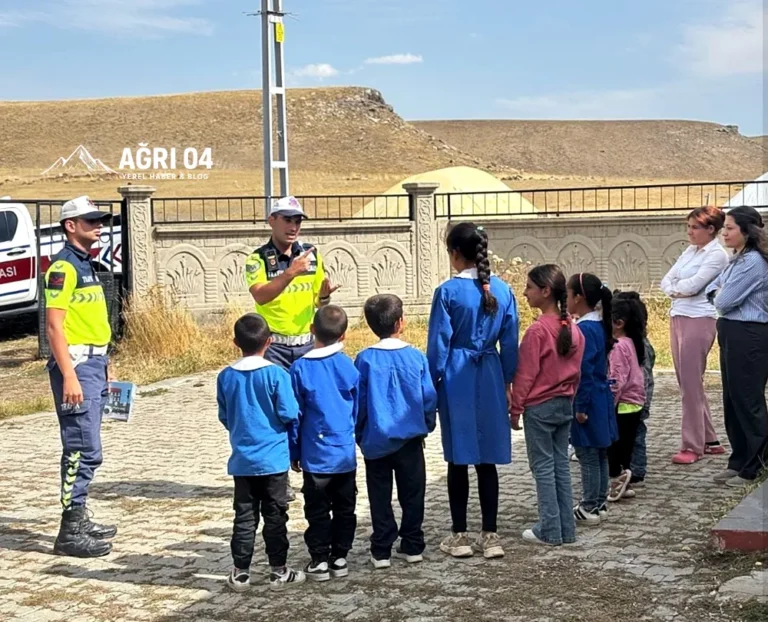 Diyadin’de Minik Yüreklere Hayati Trafik Güvenliği Dersi