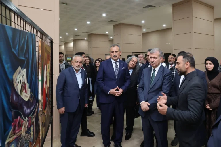 AİÇÜ’de Büyüleyici Sergi: 27 Özgün Eser Görücüye Çıktı!