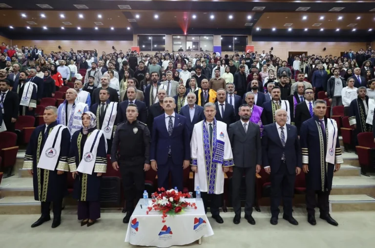 AİÇÜ’de Yeni Dönem Coşkusu: Vali Bozkurt’tan Açılış Ders!