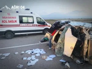 Patnos’ta Araç Takla Attı: 2’si Yetişkin, 4 Çocuk Yaralı