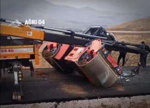 Ağrı’da Yol Çalışmasında Can Pazarı: Silindir Devrildi